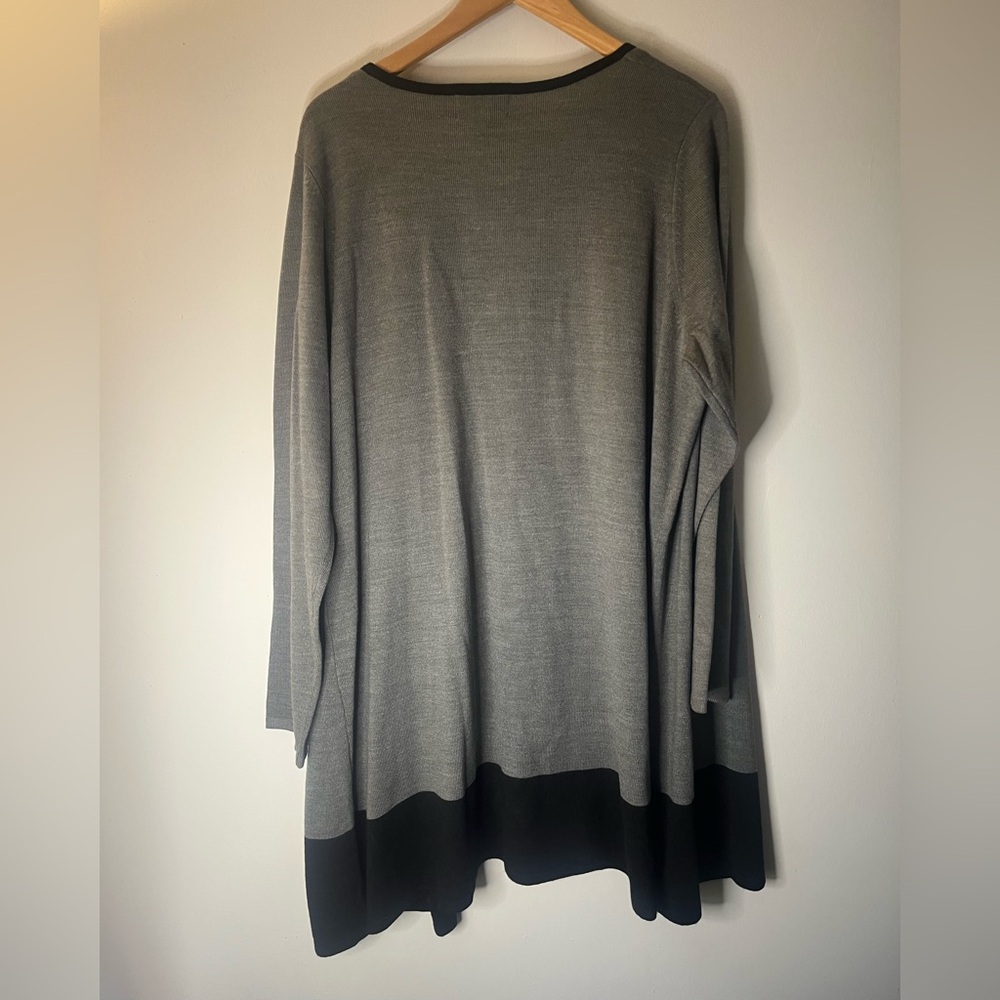Elegant Gray and Black Women's Top - Picture 5 of 5